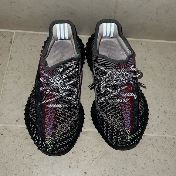 adidas Yeezy Boost 350 V2 - Picture 4 of 6